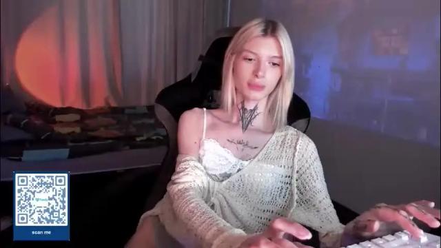 Image 11 of hotchubently Stream on Chaturbate on 2 months ago