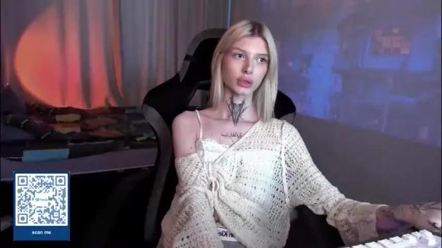 Image 12 of hotchubently Stream on Chaturbate on 2 months ago