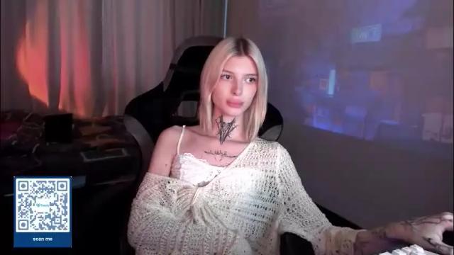 Image 12 of hotchubently Stream on Chaturbate on 2 months ago