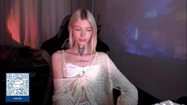 Image 2 of hotchubently Stream on Chaturbate on 2 months ago