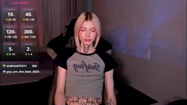 Image 3 of hotchubently Stream on Chaturbate on 1 month ago
