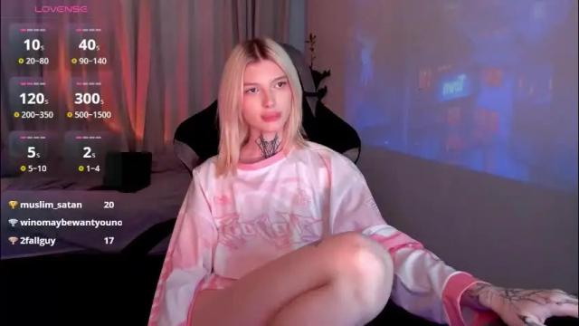 Image 4 of hotchubently Stream on Chaturbate on 1 month ago