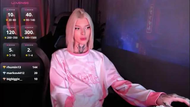 Image 10 of hotchubently Stream on Chaturbate on 1 month ago