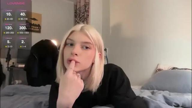Image 3 of hotchubently Stream on Chaturbate on 1 month ago