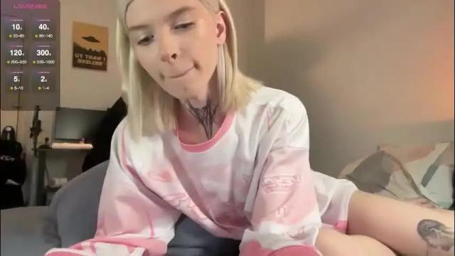 Image 11 of hotchubently Stream on Chaturbate on 1 month ago