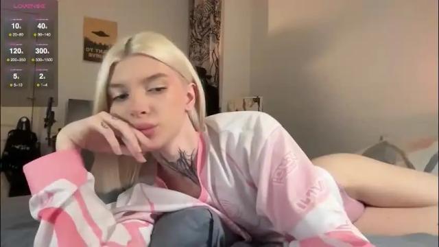 Image 2 of hotchubently Stream on Chaturbate on 1 month ago