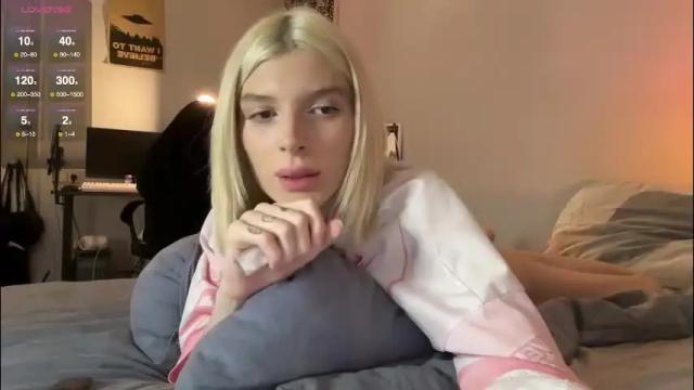 Image 10 of hotchubently Stream on Chaturbate on 29 days ago