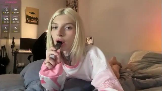 Image 12 of hotchubently Stream on Chaturbate on 29 days ago