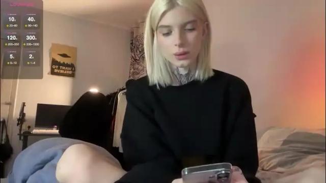 Image 2 of hotchubently Stream on Chaturbate on 29 days ago