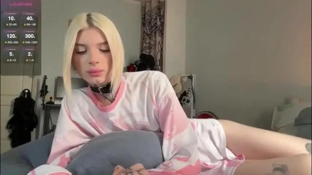 Image 10 of hotchubently Stream on Chaturbate on 27 days ago