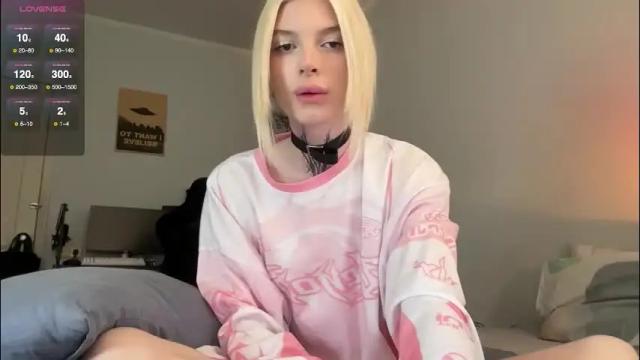 Image 12 of hotchubently Stream on Chaturbate on 27 days ago