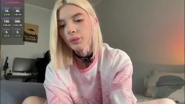 Image 2 of hotchubently Stream on Chaturbate on 27 days ago
