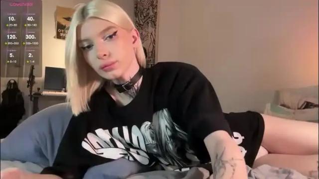 Image 2 of hotchubently Stream on Chaturbate on 26 days ago