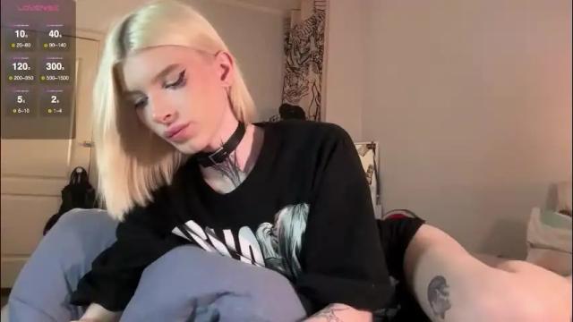 Image 3 of hotchubently Stream on Chaturbate on 26 days ago