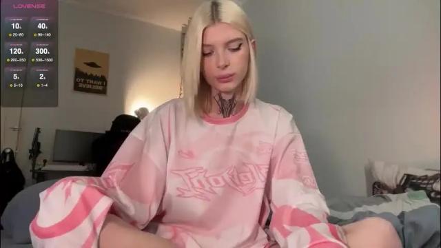 Image 7 of hotchubently Stream on Chaturbate on 22 days ago