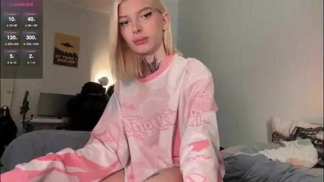 Image 8 of hotchubently Stream on Chaturbate on 22 days ago