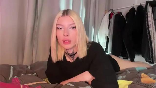 Image 10 of hotchubently Stream on Chaturbate on 15 hours ago