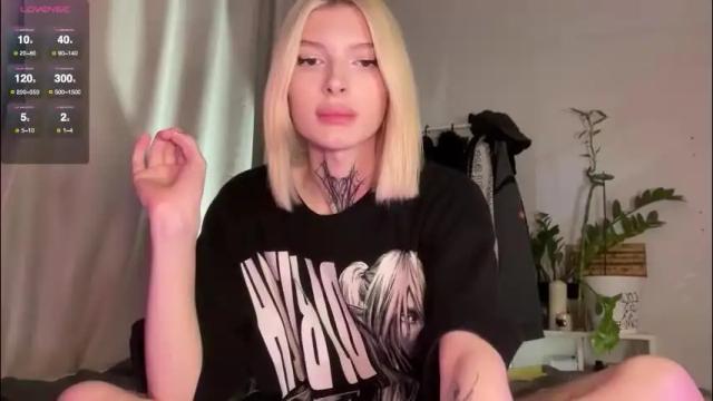 Image 3 of hotchubently Stream on Chaturbate on 2 months ago