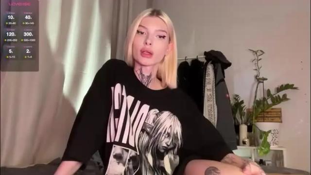 Image 4 of hotchubently Stream on Chaturbate on 2 months ago