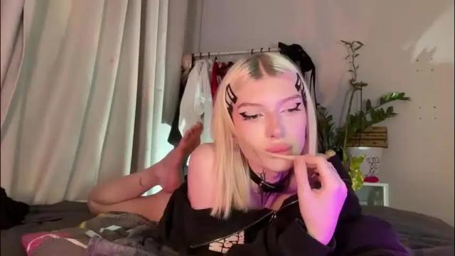 Image 2 of hotchubently Stream on Chaturbate on 2 months ago