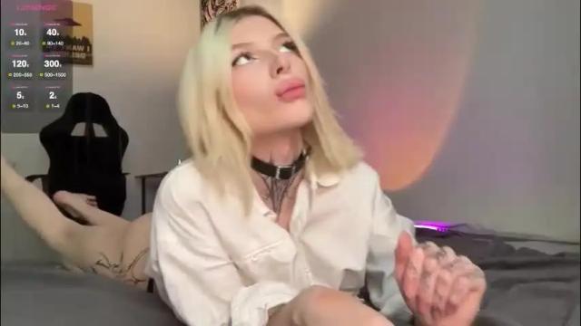 Image 12 of hotchubently Stream on Chaturbate on 2 months ago