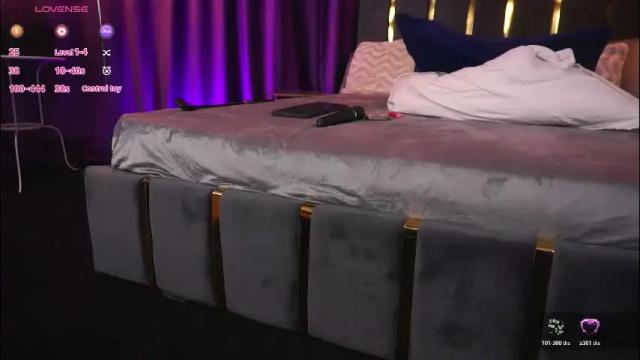 Image 12 of hotdesy_ Stream on Chaturbate on 1 month ago