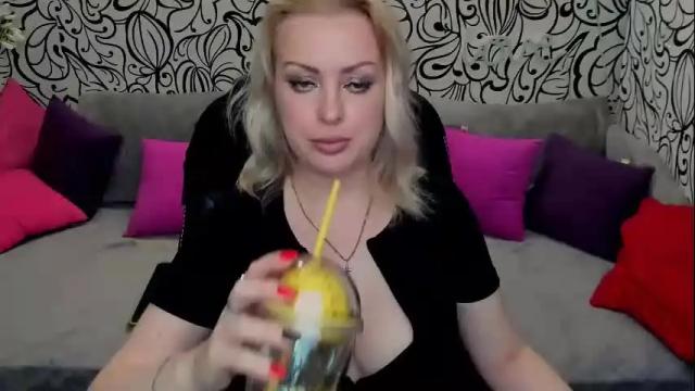 Image 7 of hotdreamhere Stream on Chaturbate on 3 days ago