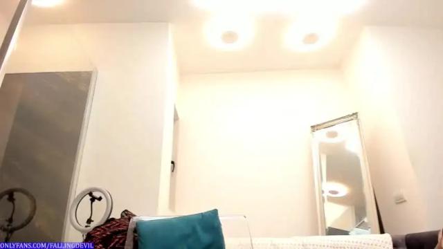 Image 11 of hotfallingdevil Stream on Chaturbate on 13 months ago