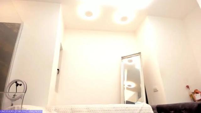 Image 2 of hotfallingdevil Stream on Chaturbate on 13 months ago