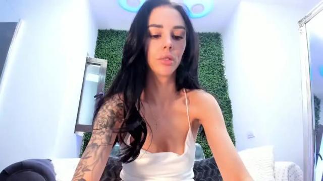 Image 3 of hotfallingdevil Stream on Chaturbate on 11 days ago