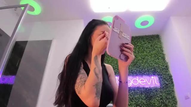 Image 3 of hotfallingdevil Stream on Chaturbate on 1 month ago