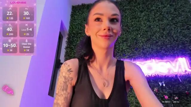 Image 2 of hotfallingdevil Stream on Chaturbate on 26 days ago