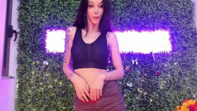 Image 3 of hotfallingdevil Stream on Chaturbate on 25 days ago