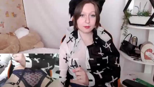 Image 4 of hothornyktty Stream on Chaturbate on 14 months ago