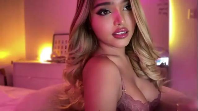 Image 2 of hotmissjessica Stream on Chaturbate on 16 months ago