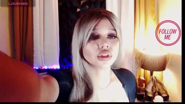 Image 10 of hotsexyhugetrans Stream on Chaturbate on 15 months ago
