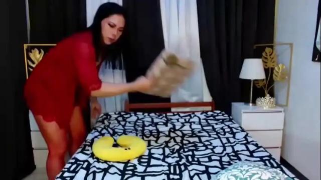 Image 4 of hott_summerr Stream on Chaturbate on 1 month ago