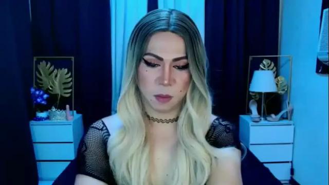 Image 8 of hott_summerr Stream on Chaturbate on 8 days ago