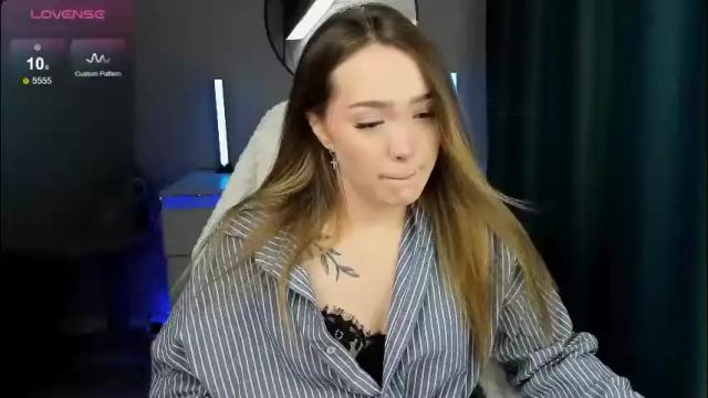 Image 3 of hottease_pvt Stream on Chaturbate on 4 months ago