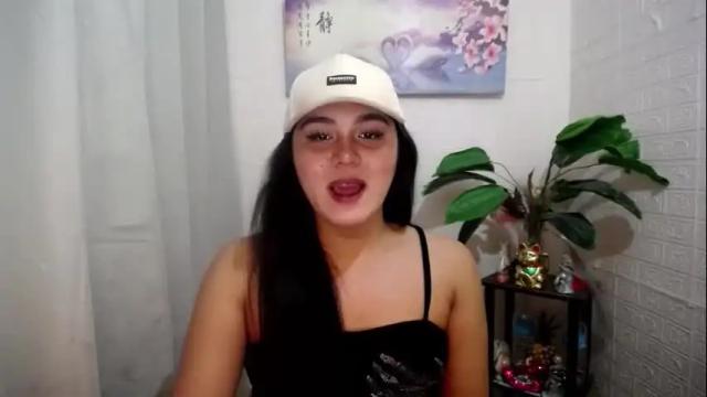 Image 2 of hottie_kiraxxx Stream on Chaturbate on 2 months ago
