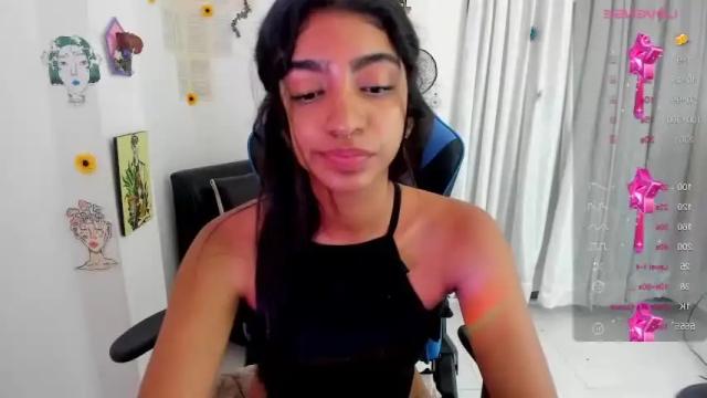 Image 6 of hottie_veronica Stream on Chaturbate on 13 months ago