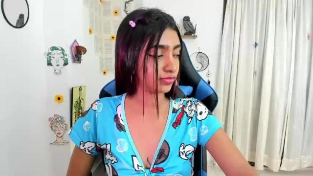 Image 2 of hottie_veronica Stream on Chaturbate on 13 months ago