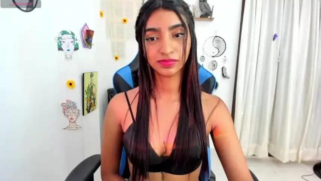 Image 8 of hottie_veronica Stream on Chaturbate on 12 months ago