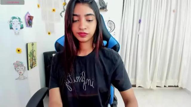 Image 2 of hottie_veronica Stream on Chaturbate on 12 months ago