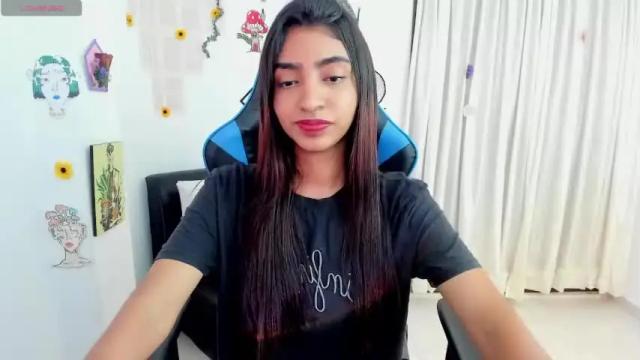 Image 8 of hottie_veronica Stream on Chaturbate on 12 months ago