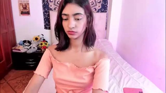 Image 2 of hottie_veronica Stream on Chaturbate on 2 months ago