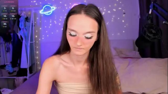 Image 3 of hottiesteverly Stream on Chaturbate on 29 days ago