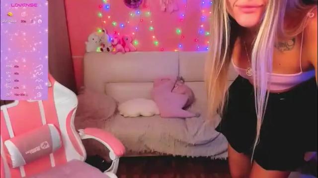 Image 11 of hotty_girls_here Stream on Chaturbate on 1 month ago