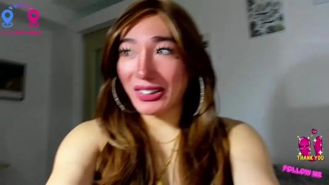 Image 2 of hottycrishinaxx Stream on Chaturbate on 12 months ago