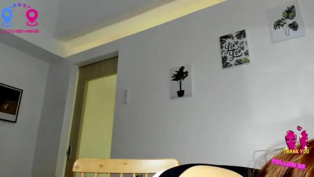 Image 11 of hottycrishinaxx Stream on Chaturbate on 12 months ago
